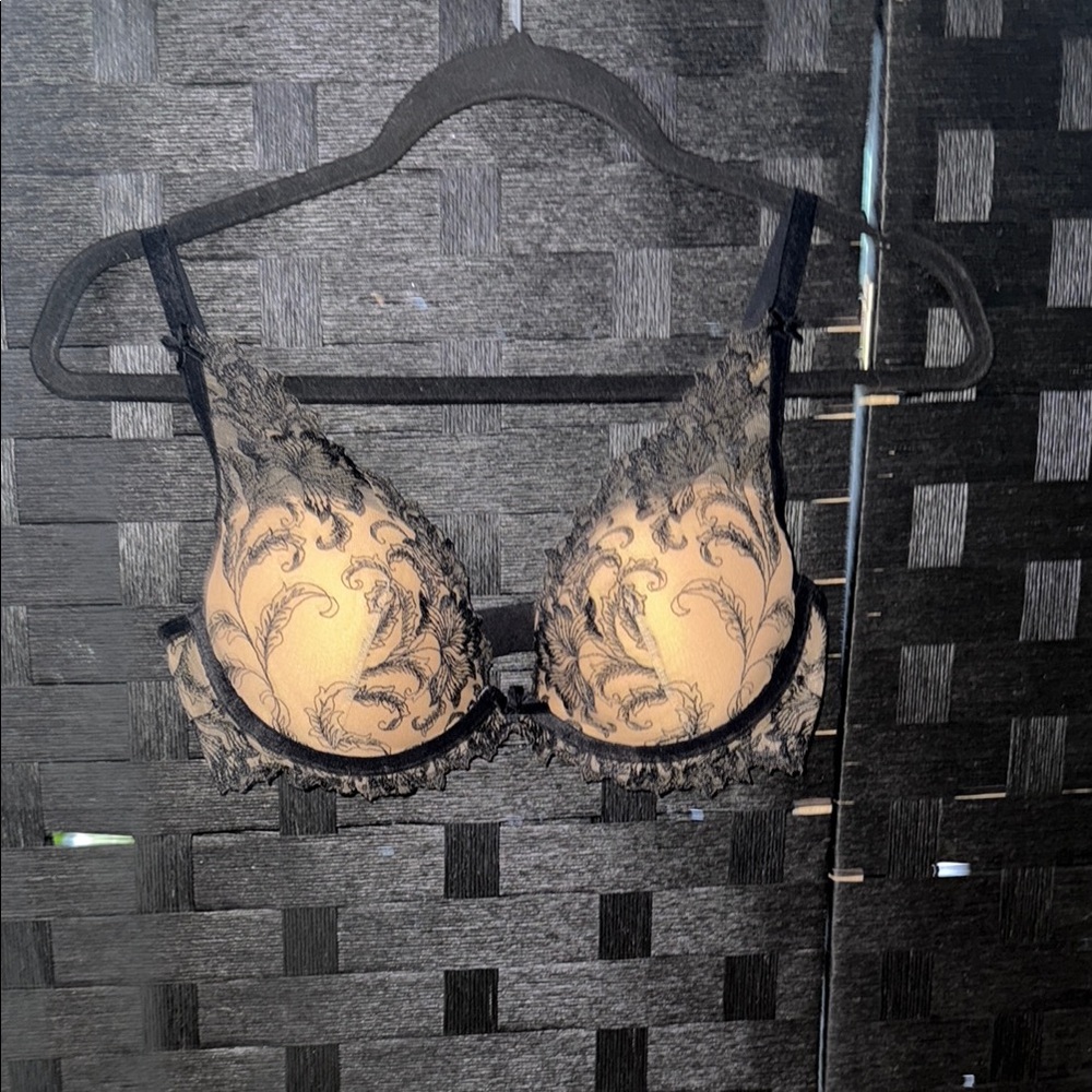 DITA Black and Cream Underwire Bra with Elegant Floral Design